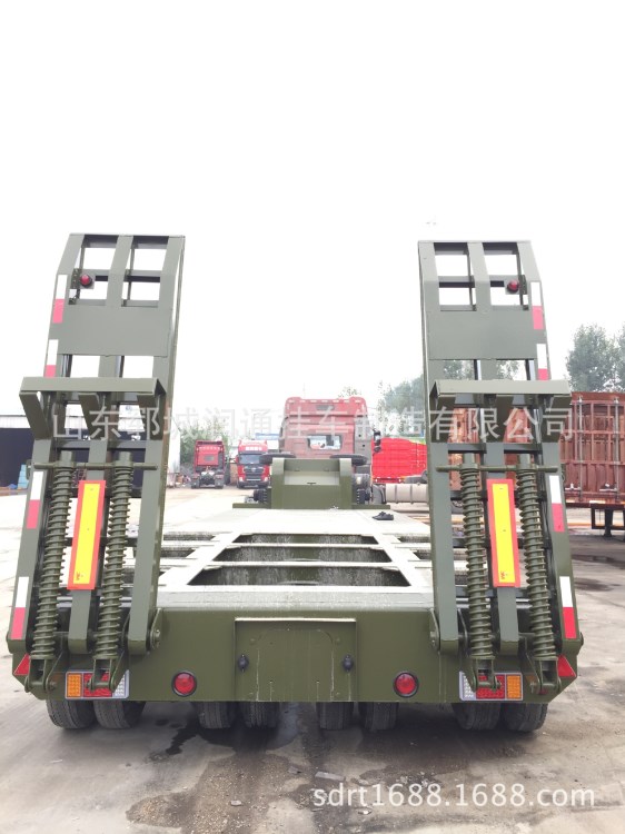 瀘州駿通13米三線六軸24輪胎大型工程設備運輸掛車載重120噸
