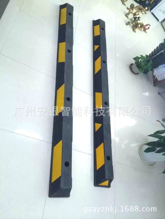 廣州交通設(shè)施廠家 番禺汽車店車位畫線 2M橡膠定位器 橡塑倒車桿