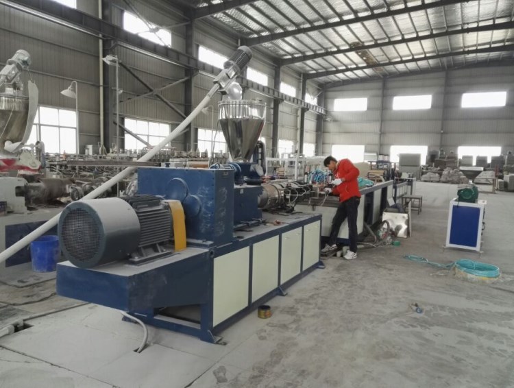 PVC建筑模板生產(chǎn)線 廠家直銷塑料機(jī)械設(shè)備，PVC發(fā)泡結(jié)皮板生產(chǎn)線