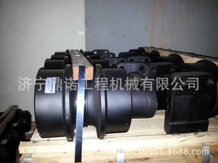 原廠供應(yīng)挖掘機pc200-5專用拖鏈輪 工程機械配件拖輪托輪
