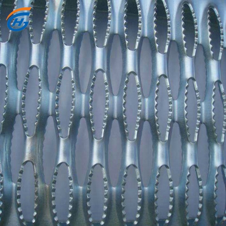 可定做鱷魚(yú)嘴防滑版 樓梯踏步車(chē)間廠房過(guò)道專(zhuān)用 不銹鋼鍍鋅沖孔板