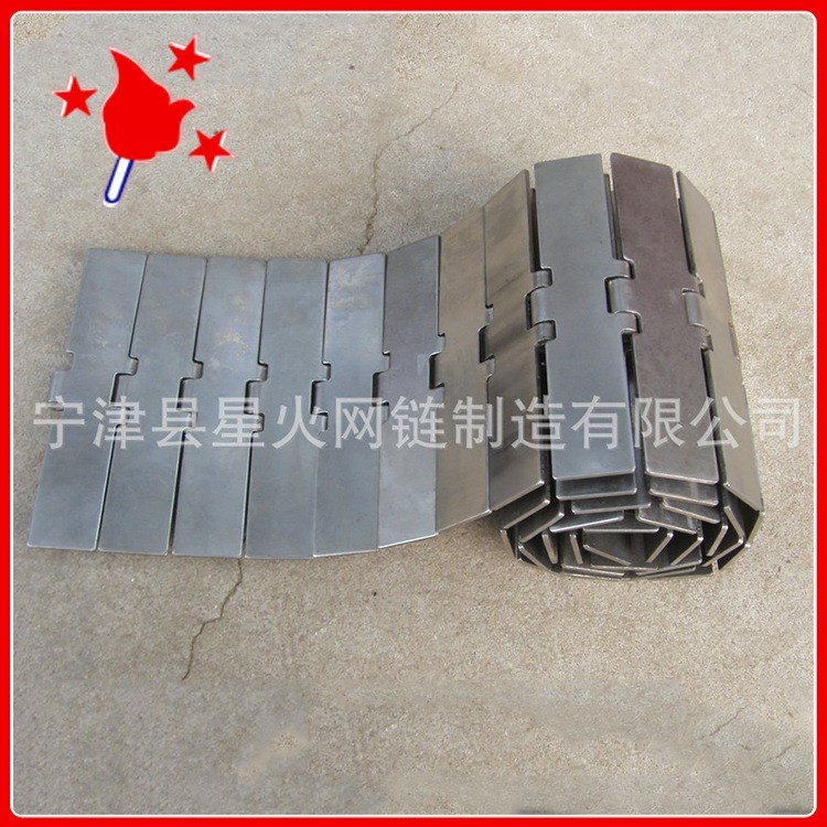 旋轉(zhuǎn)小火鍋用不銹鋼平頂鏈 耐臟易清洗 定做玉米煮料機(jī)轉(zhuǎn)彎?rùn)C(jī)鏈板