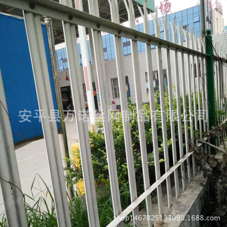 圍墻鐵藝護欄歐式  歐式別墅小區防護欄 定制--安平萬諾絲網