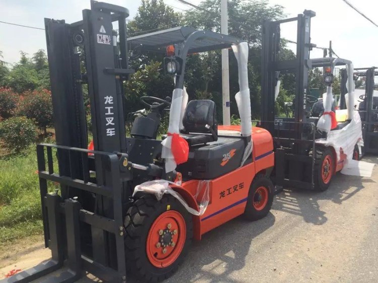 龍工叉車FD20載重2噸二節(jié)門架升高3米機械轉(zhuǎn)向內(nèi)然叉車 龍工叉車