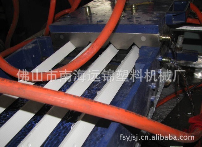 廣東PVC護(hù)角線擠出生產(chǎn)線 陰陽角線條