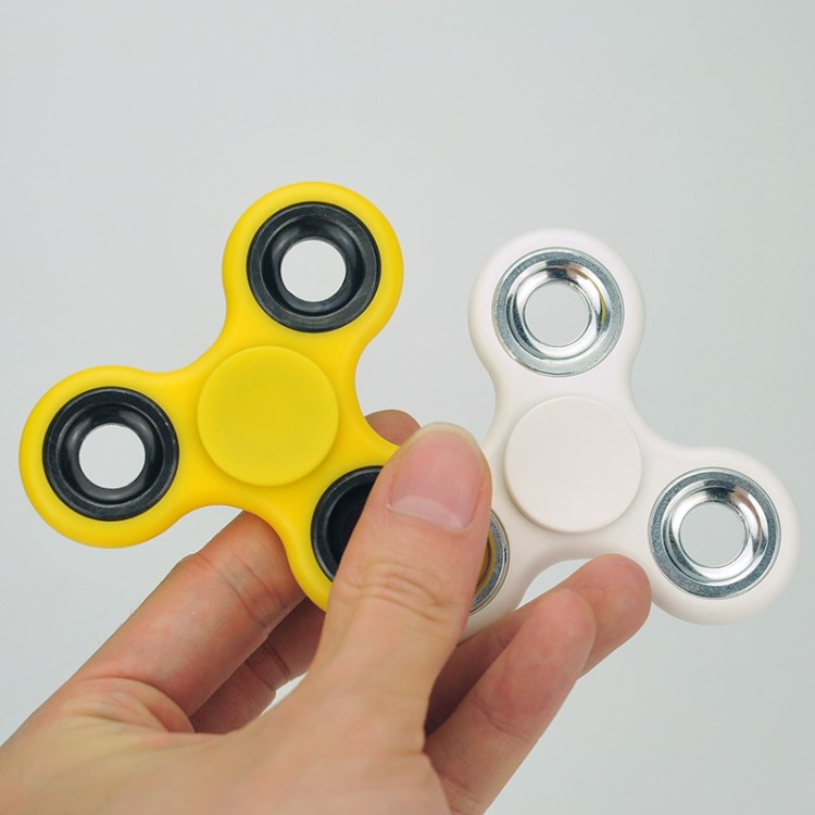 厂家批发指尖陀螺fidget spinner 解压魔幻陀螺三角手指陀螺