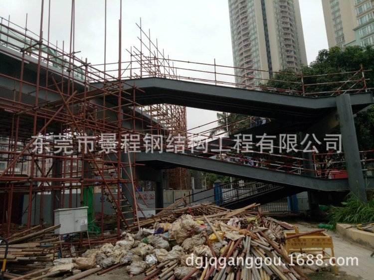 中山地鐵鋼結構連廊安裝工程  清遠鋼結構天橋安裝公司