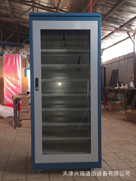【廠家直銷 大量現(xiàn)貨】非標(biāo)機柜藍(lán)白套色1800&times;800&times;600網(wǎng)絡(luò)機柜