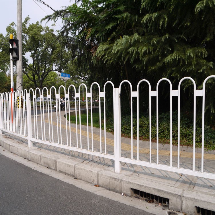 道路护栏公路市政隔离栏杆锌钢护栏围栏交通设施防撞京式护栏