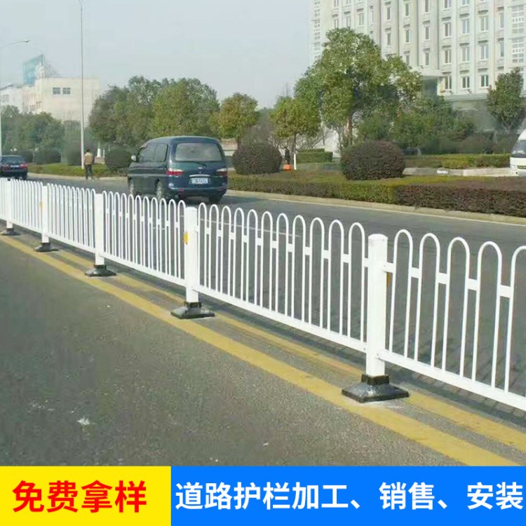 热卖道路围栏市政锌钢防护栏公路防撞马路移动栏杆非机动隔离栏