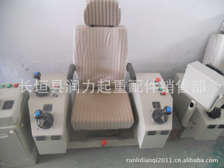 正樂QTC-Z1型帶航空座椅式起重機聯動控制臺。