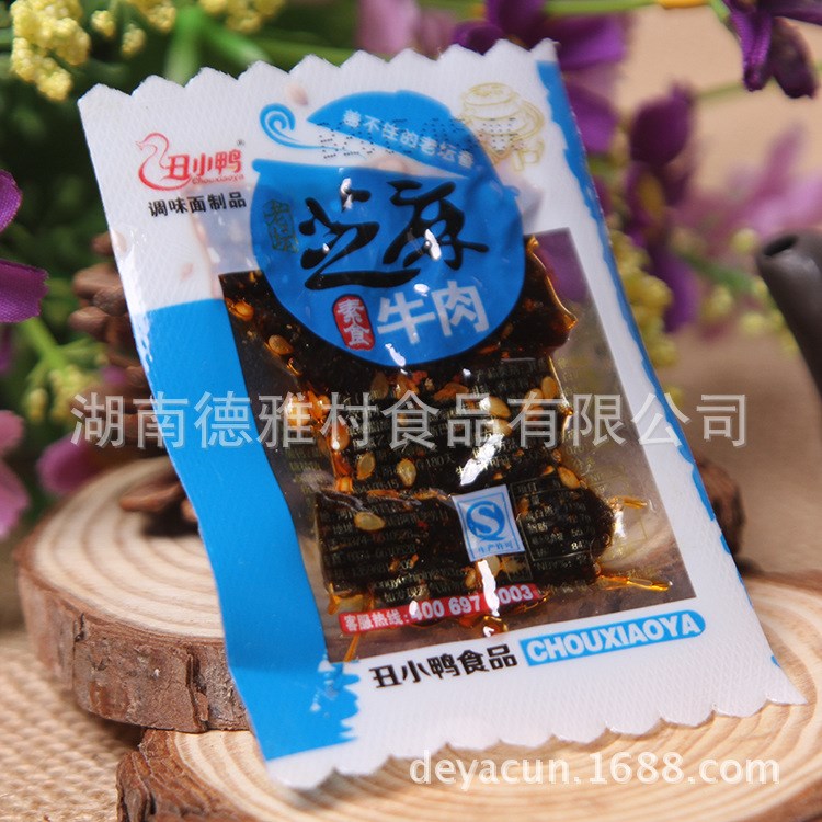 批發丑小鴨芝麻素牛肉調味面制品5斤整箱麻辣零食休閑食品散裝稱