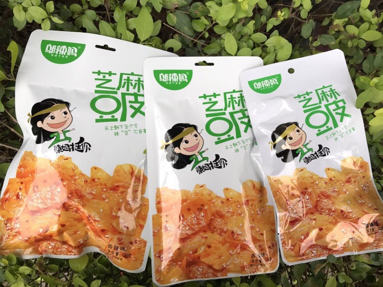 包郵鄔辣媽芝麻豆皮60g豆干80后辣片辣皮網吧KTV小吃休閑零食批發