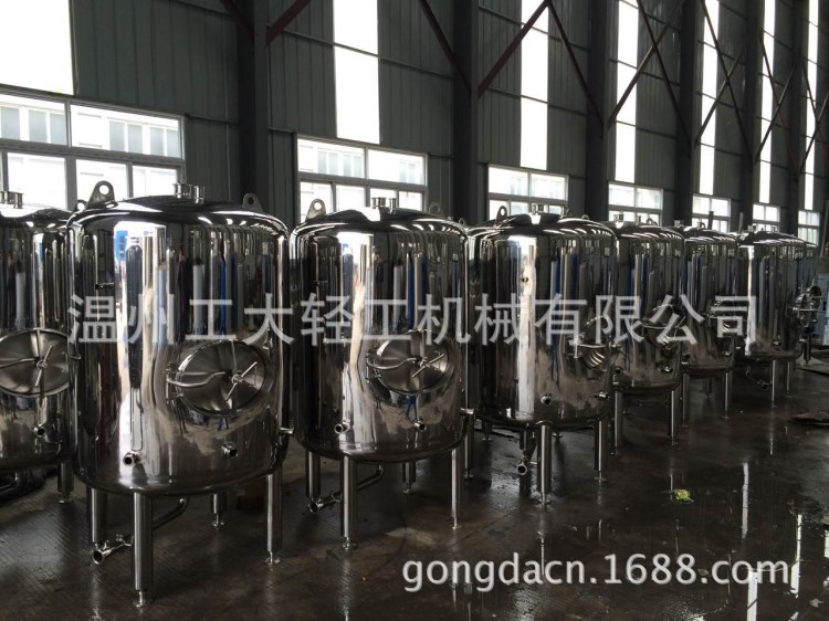 啤酒設(shè)備 小型啤酒廠發(fā)酵系統(tǒng)100L發(fā)酵罐 啤酒酵母擴(kuò)配設(shè)備