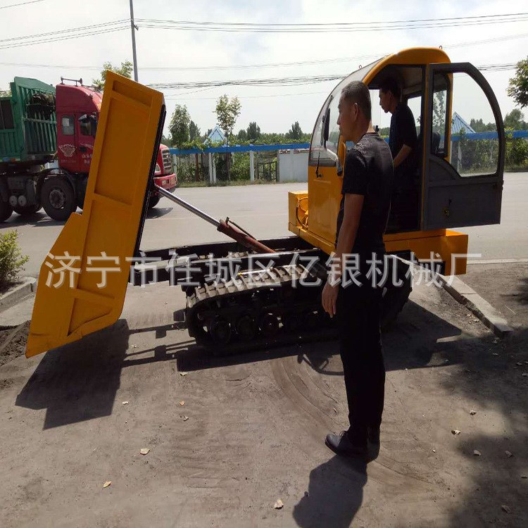 工廠直銷履帶式工程運料車木頭運輸車可帶絞盤吊機(jī)工廠直銷