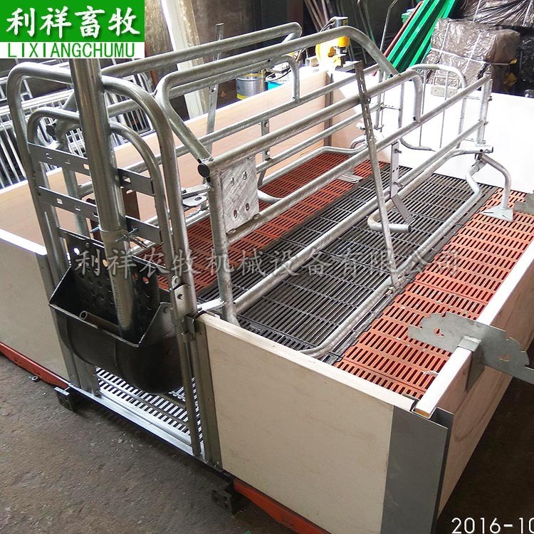 利祥歐式產床生產 整體熱鍍鋅工藝母豬產床 提拉桿防壓桿產床