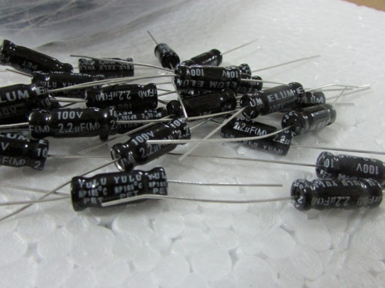 無極BT 穿心軸向臥式 電解電容 100V2.2UF 2.2UF100V 體積：6*16