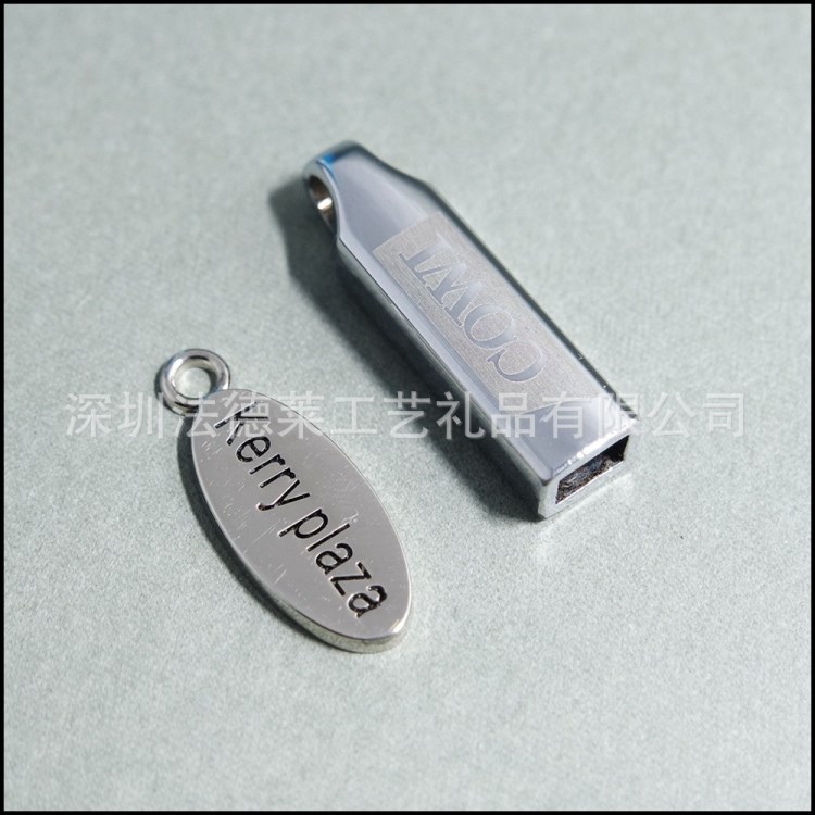 訂做金屬服裝logo掛牌 字母五金箱包商標(biāo)牌 鋅合金電鍍亮金標(biāo)牌