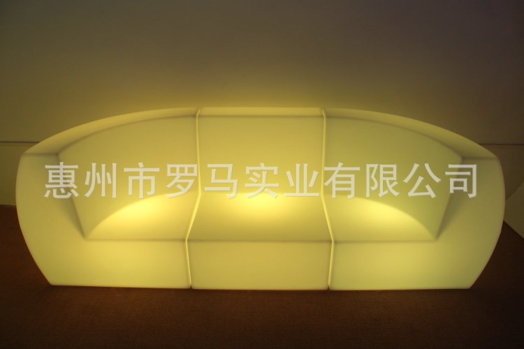 廠家生產(chǎn)供應(yīng)三人沙發(fā)led發(fā)光休閑家具 led塑膠發(fā)光家具