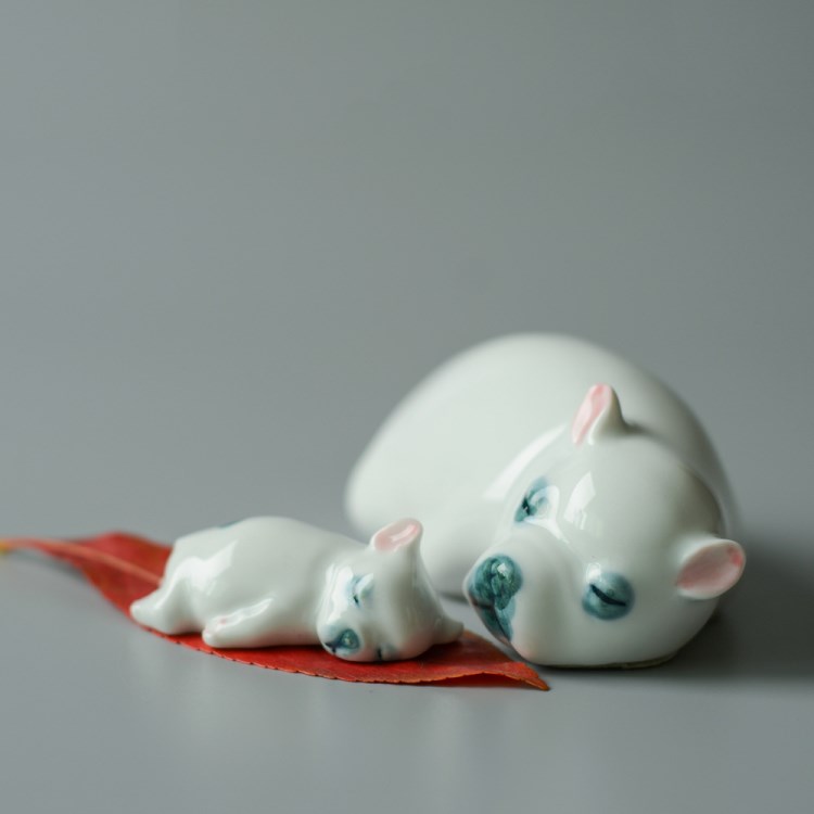 創(chuàng)意陶瓷可愛小動(dòng)物擺件客廳裝飾工藝品現(xiàn)代簡約家居陳設(shè)狗萌物犬