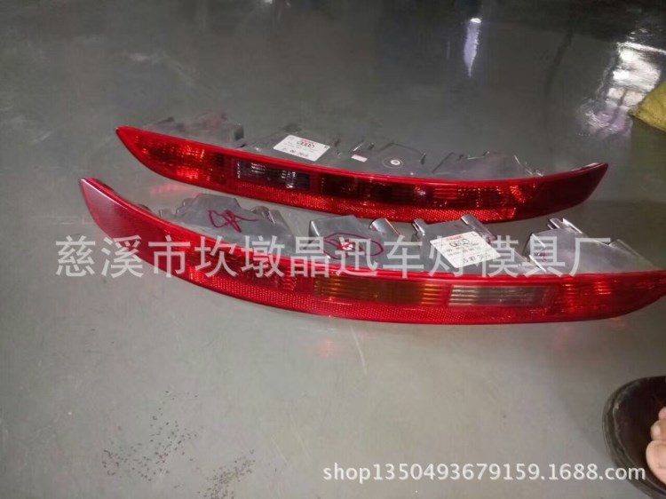 汽車側(cè)邊LED燈透光燈塑料模具，模芯