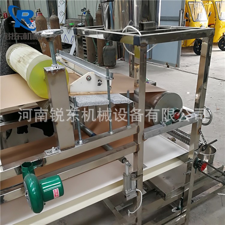 廠家 全自動數控涼皮機 仿手工搟面皮機粉皮機 涼皮拉皮機