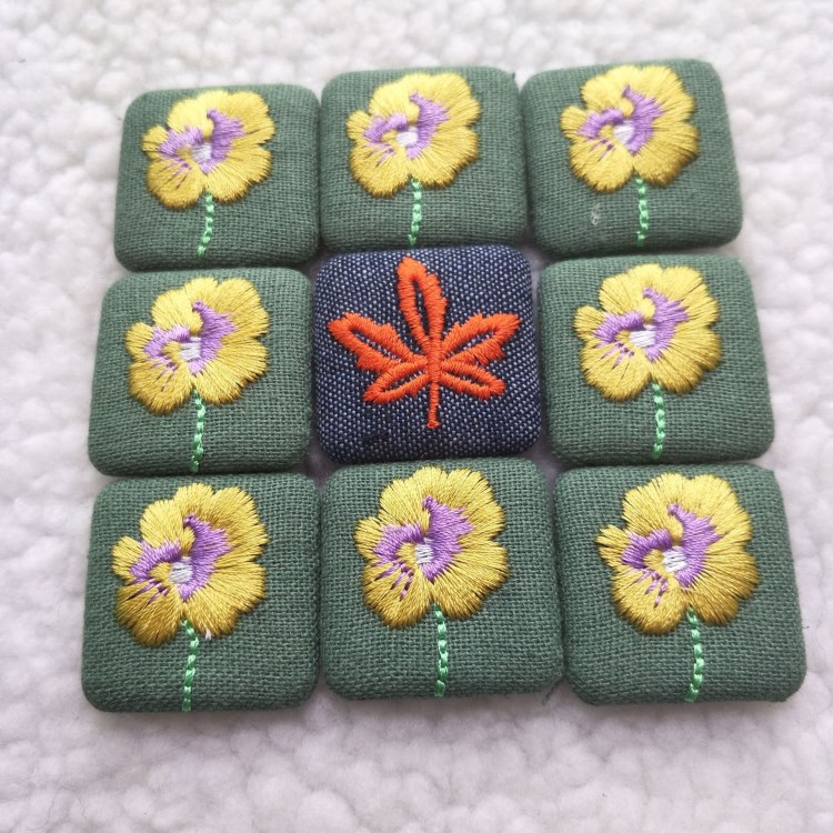 糖果龍紐扣輔料方形布藝小刺繡DIY手工飾品裝飾毛衣毛呢別致胸針