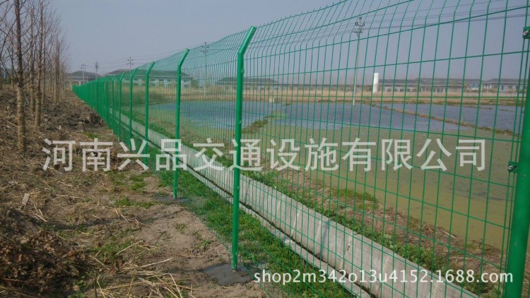 河南三門峽廠家現貨供應公路鐵絲護欄網 鐵路護欄網 邊坡防護網