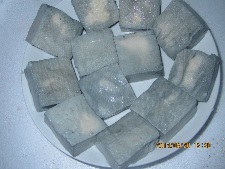 大量供應(yīng) 秘制紹興臭豆腐白臭豆腐 長(zhǎng)期批發(fā)臭豆腐歡迎來電訂購(gòu)