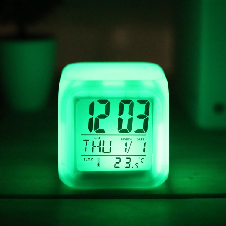 創(chuàng)意七彩變色正方形鬧鐘 LED日歷溫度顯示靜音小夜燈電子鐘批發(fā)