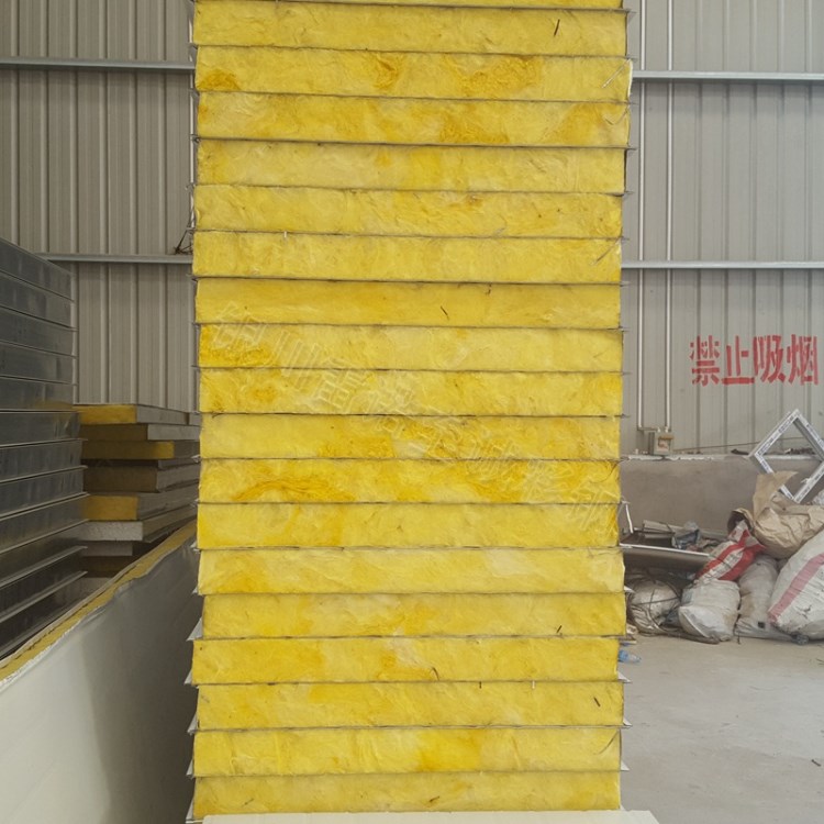 玻璃絲棉復(fù)合板夾芯板 5CM-12CM的厚度都可以生產(chǎn) 彩鋼廠家直供