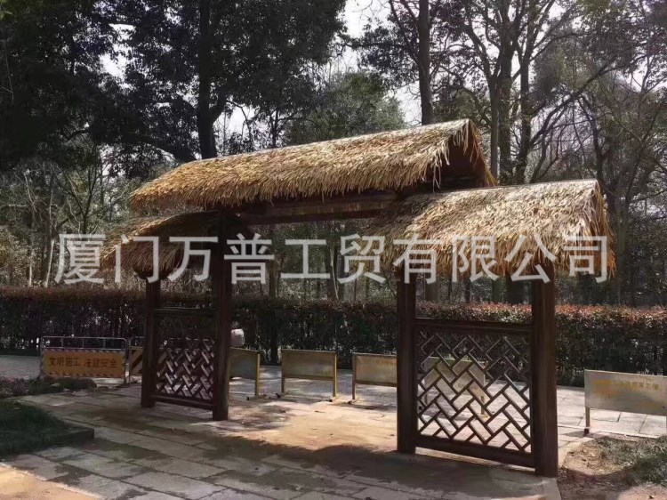 湖北鄂州公園景區(qū)木屋亭子PE茅草仿真茅草稻草人造茅草鋁制茅草瓦