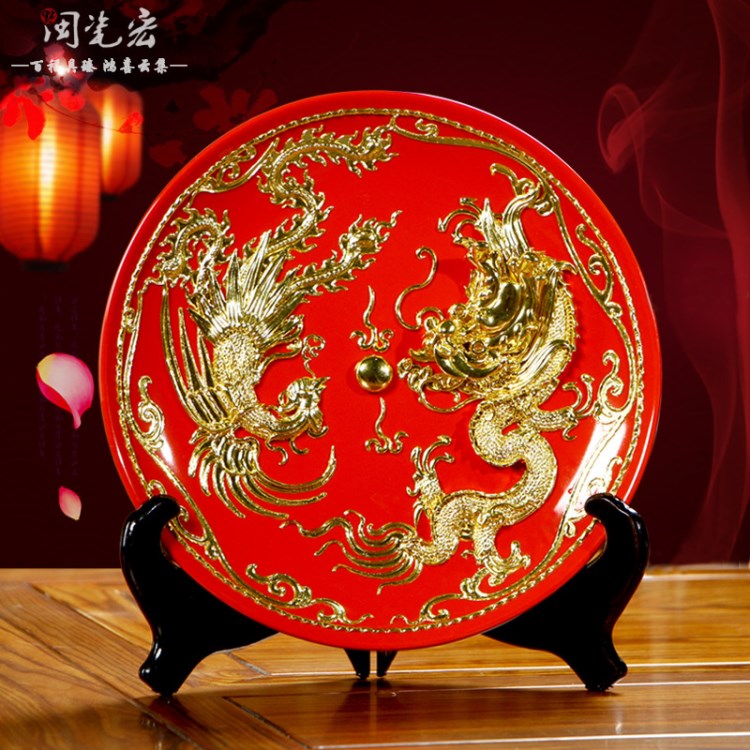批發(fā)中國紅漆線雕金箔藝術(shù)精品龍鳳呈祥掛盤子紀(jì)念品可加刻LOGO