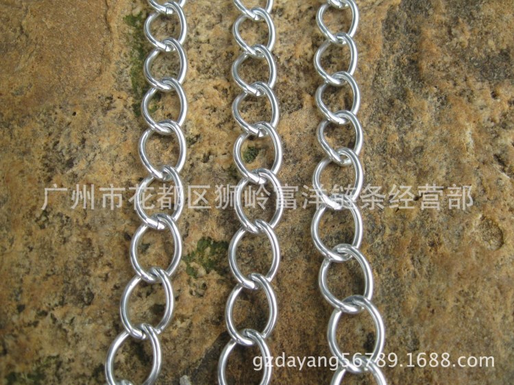 環(huán)保著色鋁扭鏈 高溫封油不褪色 更多規(guī)格銀色扭鏈請咨詢我廠