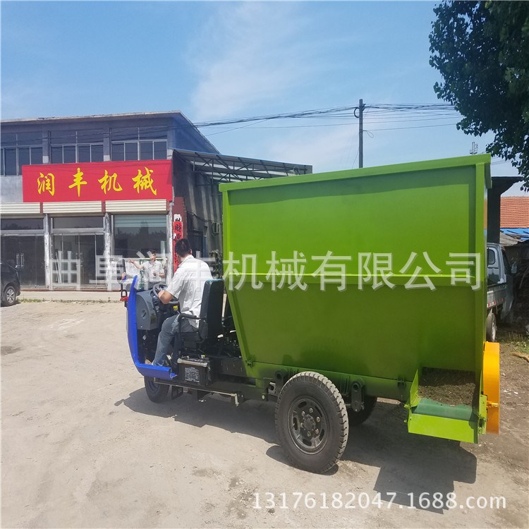 青貯小型撒料車(chē) 養(yǎng)殖機(jī)械飼草投喂機(jī) 生產(chǎn)銷(xiāo)售撒料車(chē)價(jià)格