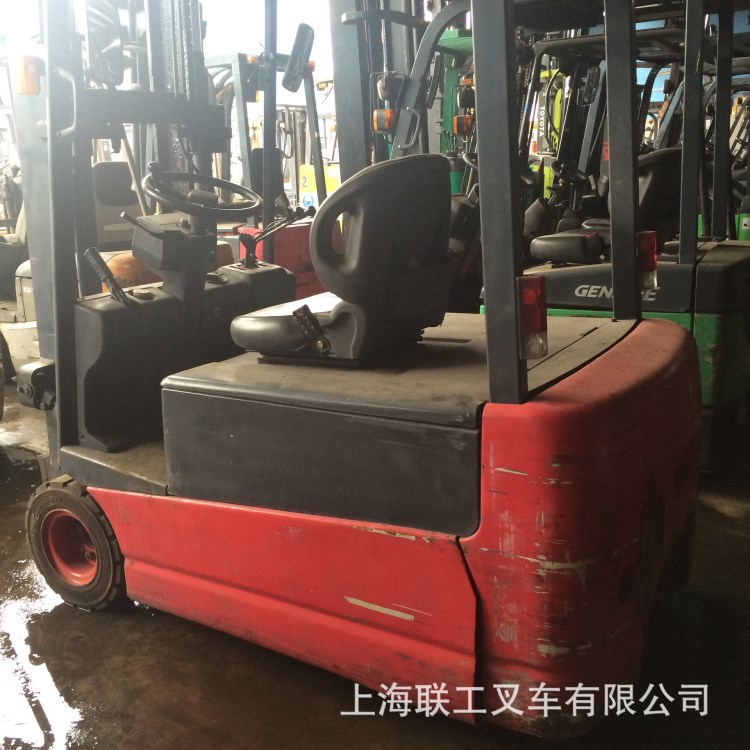 大量轉(zhuǎn)讓二手電瓶叉車1.5噸\合力電動(dòng)叉車9成新\低價(jià)銷售