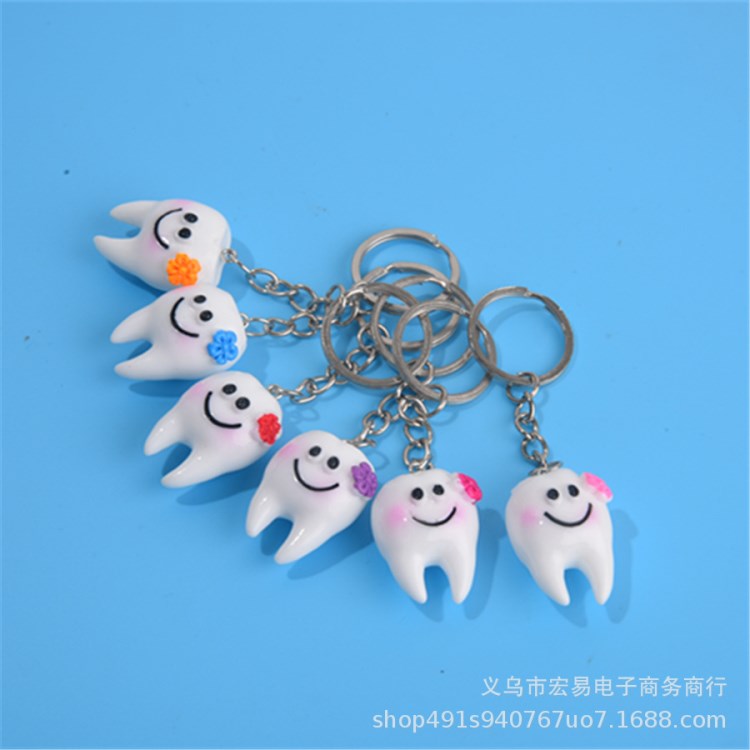 廠家直銷創(chuàng)意仿真牙齒鑰匙扣口腔牙醫(yī)小禮品牙齒形狀鑰匙扣掛件