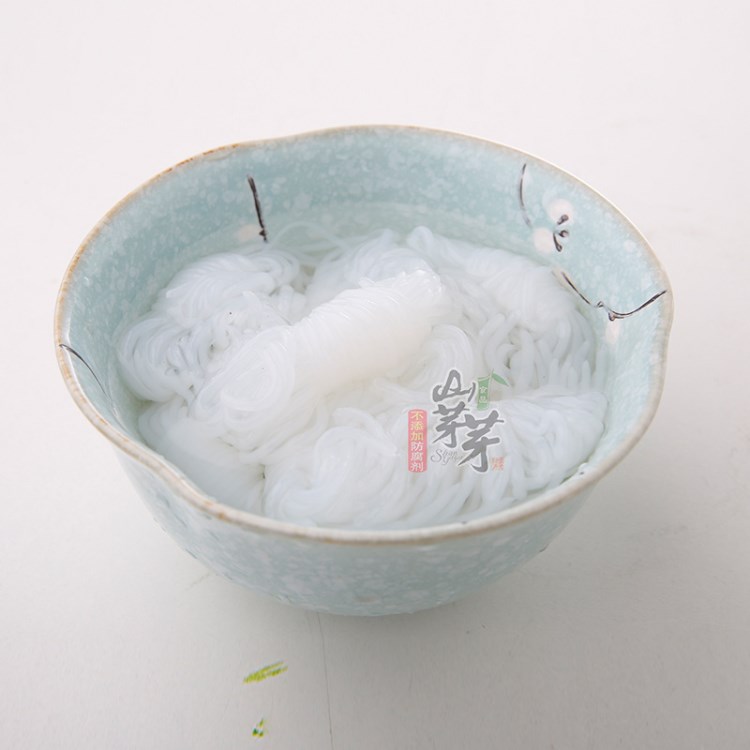 涼皮休閑食品粉絲面 山芽芽魔芋粉絲結(jié) 火鍋涼拌粉條小吃廠家批發(fā)