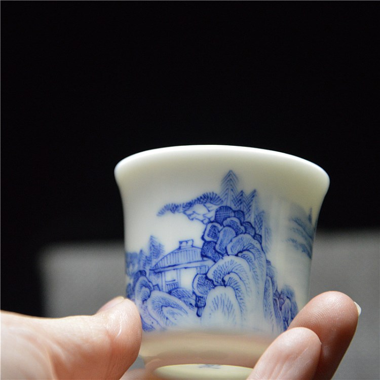廠家直銷 景德鎮(zhèn)手繪青花山水品茗杯30cm 茶具定制