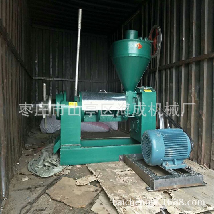螺旋壓制花生油 榨油機  河南廠家直銷大豆榨油設(shè)備
