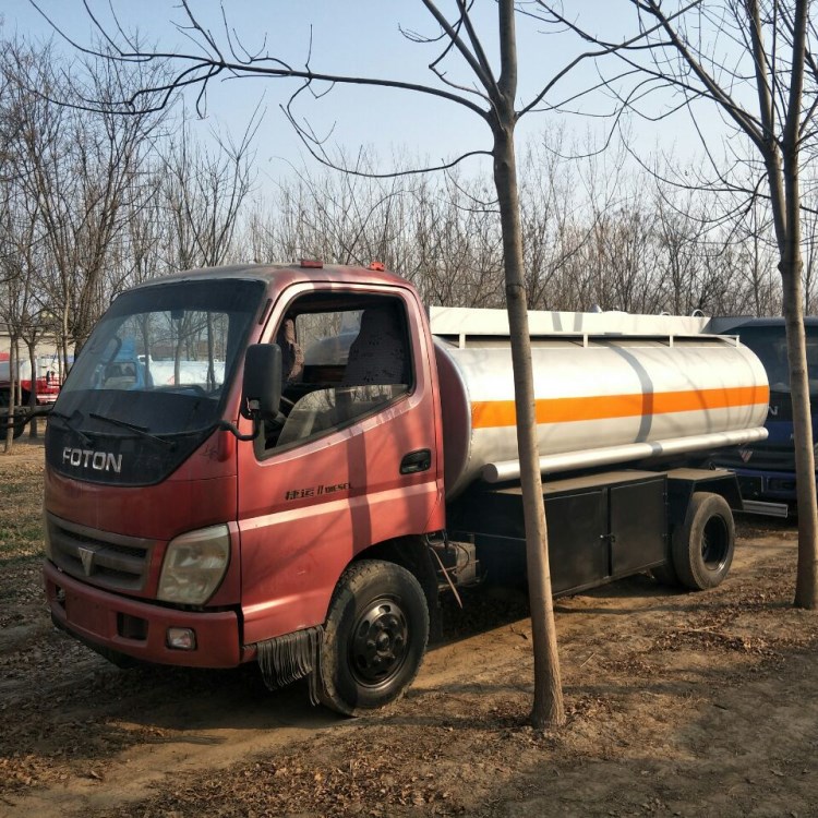 小型加油車價格 供應二手流動加油車可以生產(chǎn)訂做3-20噸加油車