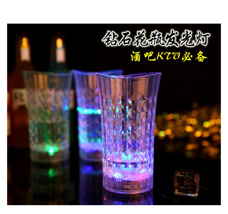 新奇特鉆石花瓶發(fā)光杯倒水就亮感應杯 禮品工藝品 酒吧婚慶批發(fā)