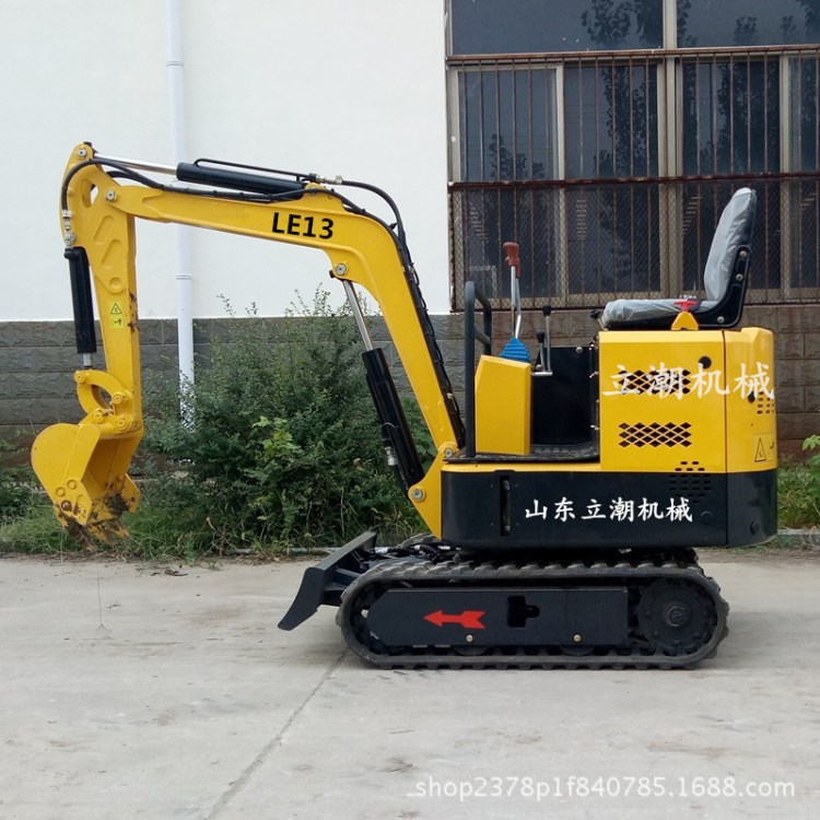 廠家供應(yīng)中小型挖掘機價格 生產(chǎn)中小型農(nóng)用挖掘機 中型挖土機