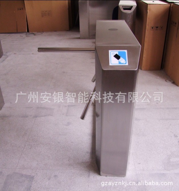 【直銷】量斜角三輥閘 廣州通道閘 自動道閘 番禺人行通道閘