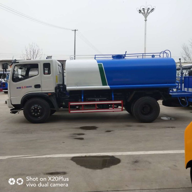 廠家直銷東風道路養(yǎng)護灑水車   霧炮噴灑車    園林綠化灑水車