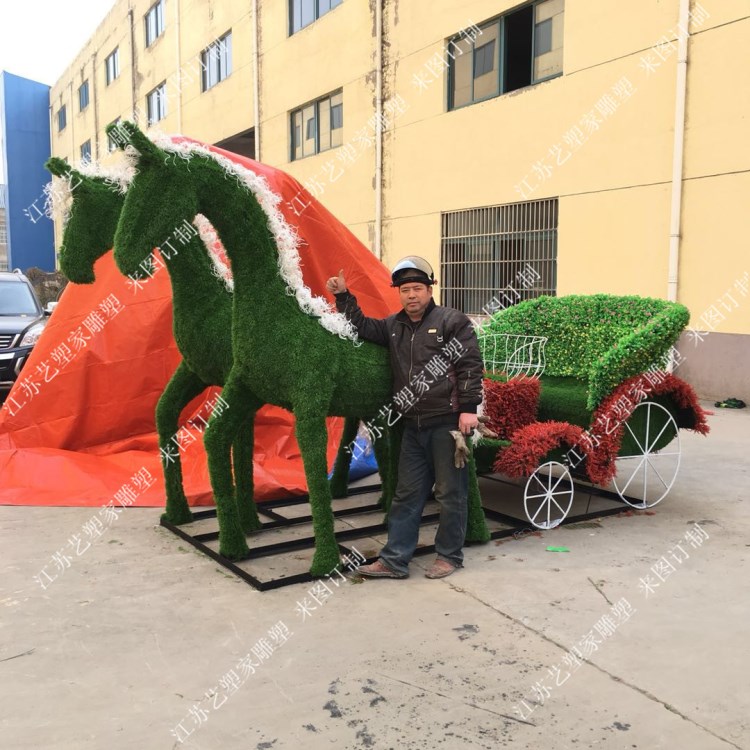 批發(fā)定制大型戶外綠雕 馬車仿真雕塑 花園設(shè)計造型植物 綠植雕塑