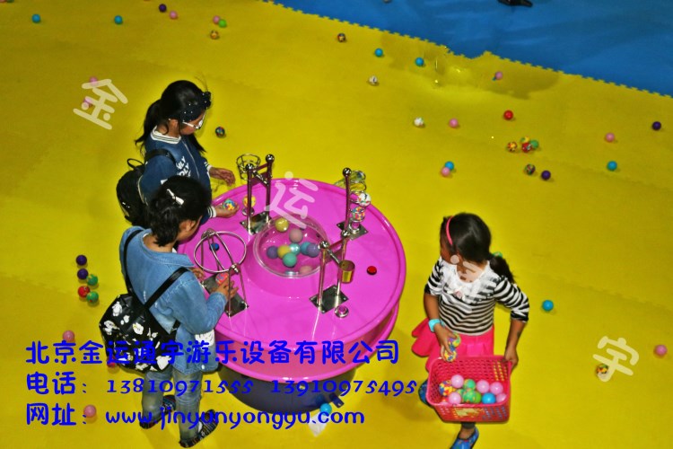 廠家直銷2018新款室內(nèi)戶外兒童游樂歡樂戰(zhàn)城玩具浮臺浮球臺