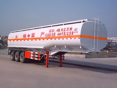 三軸易燃液體半掛運(yùn)輸車,湖北程力公司罐式車廠家報價低廉