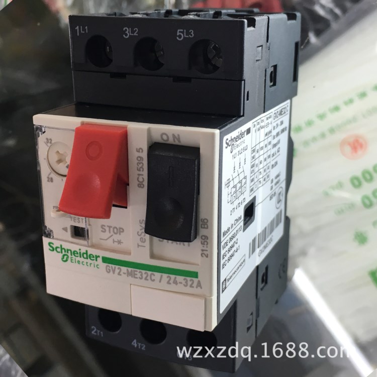 銷(xiāo)售 施耐德 GV2ME32C電動(dòng)機(jī)保護(hù)開(kāi)關(guān) GV2-ME32C電動(dòng)機(jī)斷路器