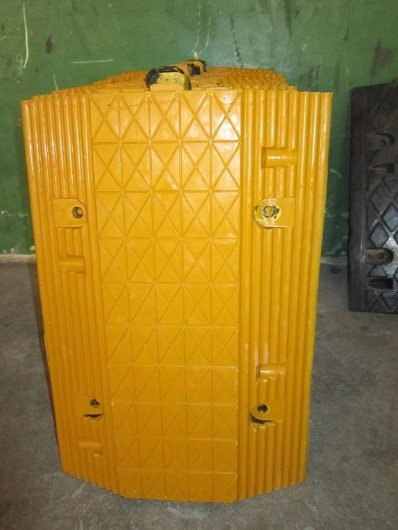 公路專用重型減速帶 耐磨耐壓減速帶 道路減速器材 50*35*5cm
